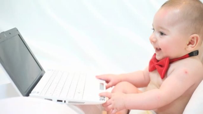 电脑和婴儿电脑和婴儿