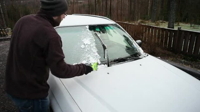 刮擦冷冻窗户清洗车辆