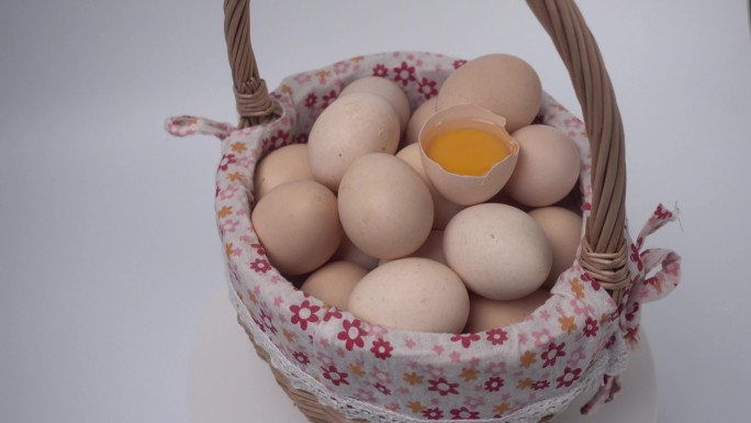 【镜头合集】一篮子新鲜土鸡蛋（10）