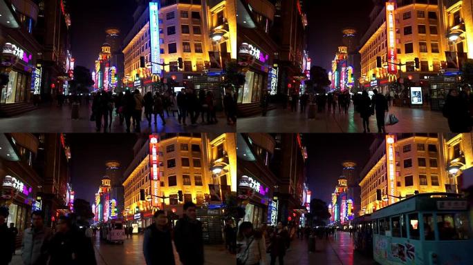 傍晚，中国上海，顾客在南京路购物街徘徊的快进