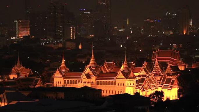 泰国曼谷的大皇宫夜幕