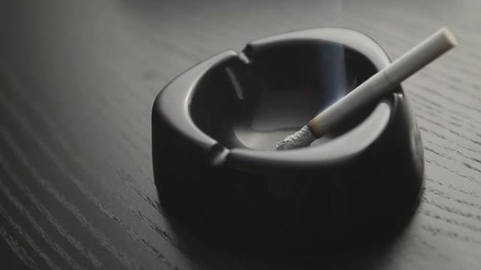 香烟烟灰缸实拍视频素材