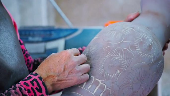 南邦省手工陶瓷厂传统手艺特写镜头雕花雕刻