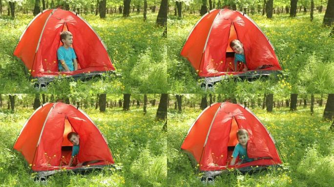 旅游帐篷里的男孩