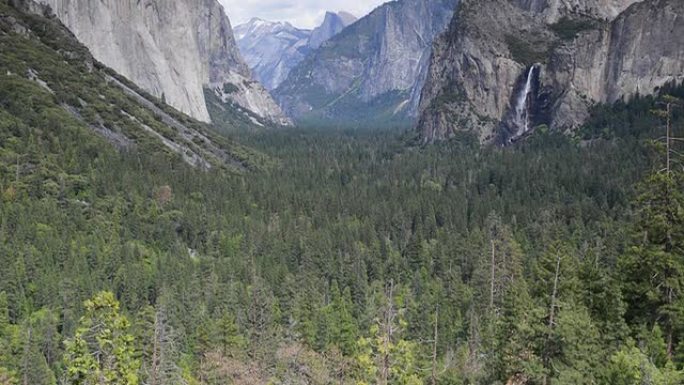 美国加利福尼亚州优胜美地国家公园隧道景观