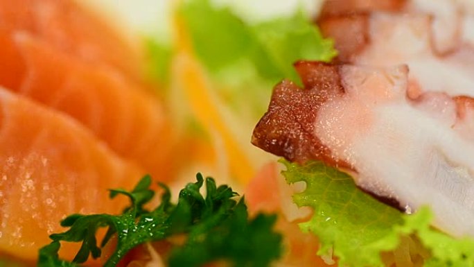 高清: 三文鱼生鱼片和寿司吧