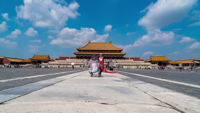 8K延时24帧北京旅游故宫太和殿前拍婚纱