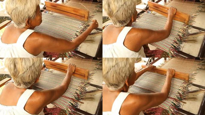 纸莎草垫子制作外国人手工编织