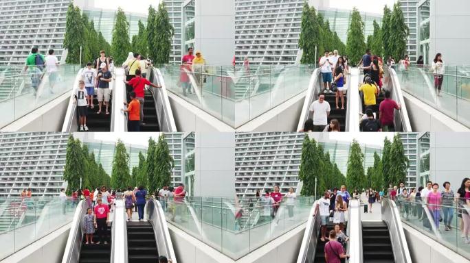 新加坡使用自动扶梯的人