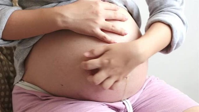 孕妇摸着肚子孕期妇女女人临产大肚子