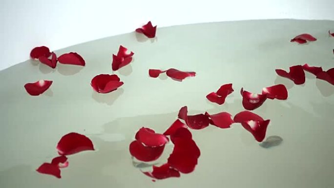 浴缸里的玫瑰花