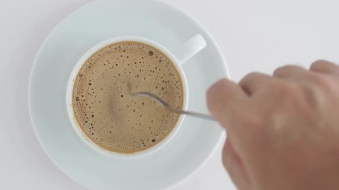 杯子里的咖啡是旋转。