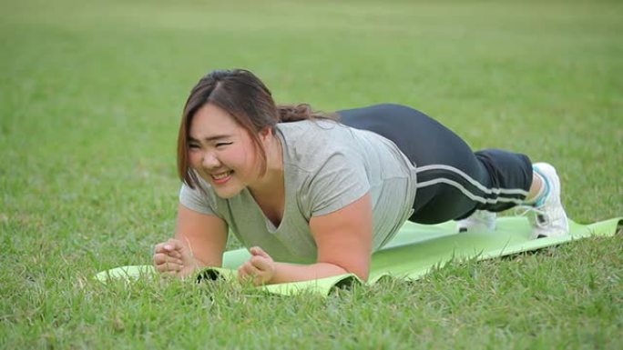 做平板运动的女人