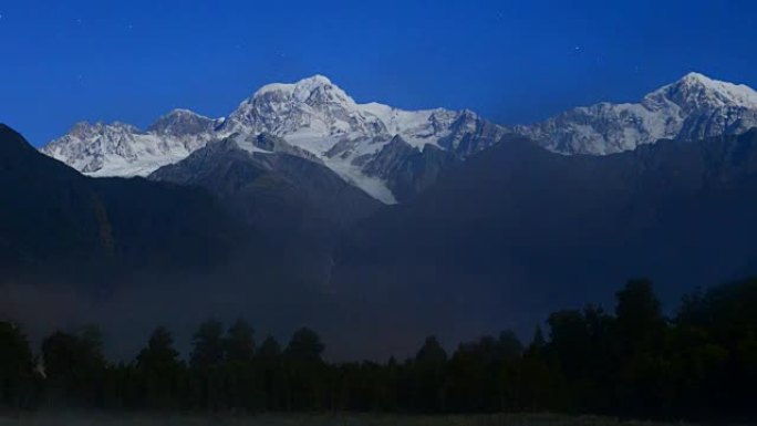 新西兰马西森湖福克斯冰川镇南部阿尔卑斯山山谷美丽的风景