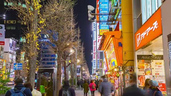 4K延时:日本东京秋叶原地区。这个历史悠久的电子街区已经发展成为一个电子游戏、、漫画和电脑商品的购物