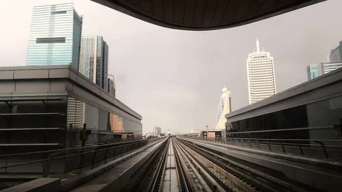 快速运动：迪拜火车