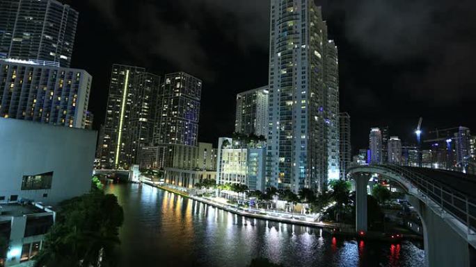 迈阿密-佛罗里达夜景灯火车流金融中心城市