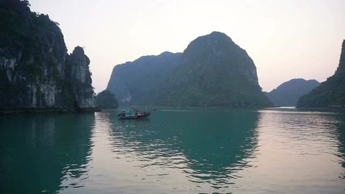 越南下龙湾的船只江河风景小船