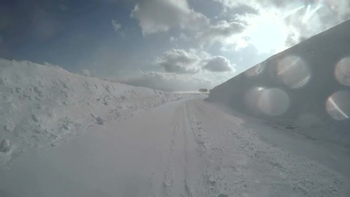 雪地冬季公路行驶素材