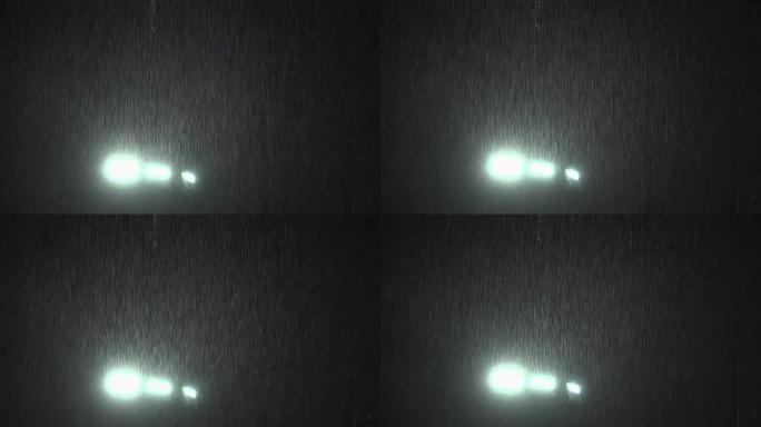 夜晚的雨水和光线II