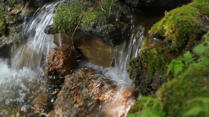 春季降水量流水潺潺叠水苔藓青苔