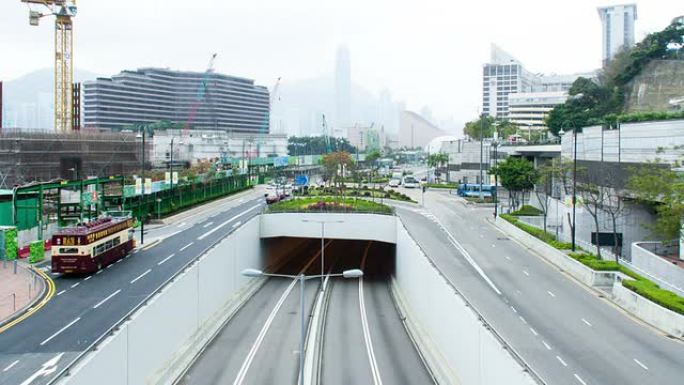 白天，现代香港城市隧道交通繁忙，时间流逝。