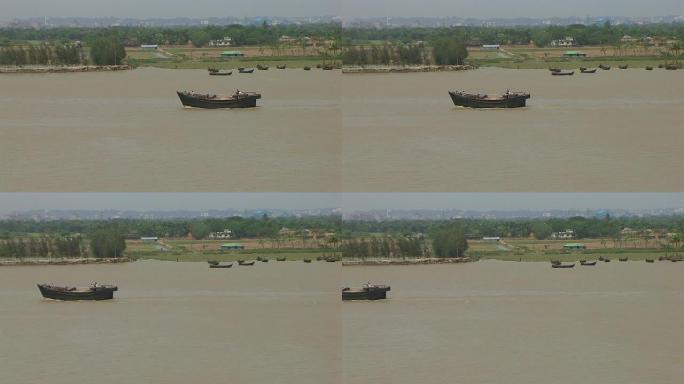 沿河航行的渔船