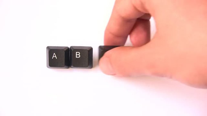 用键盘键写“关于”。HD 1080i。