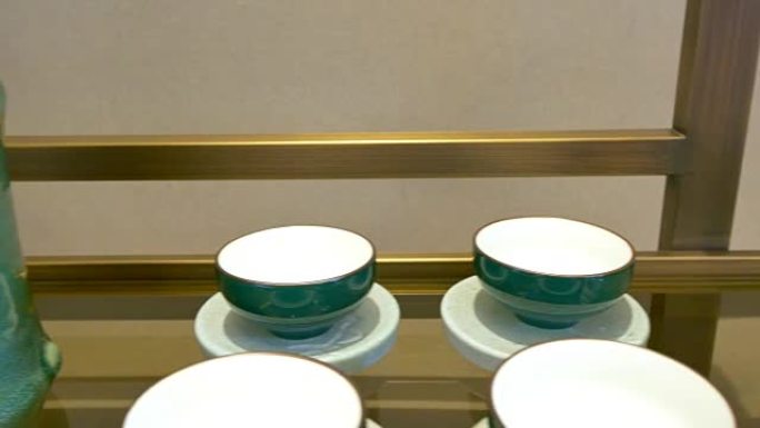现代研究的内部餐盘瓷器餐具