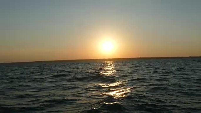 海岸上空的日落