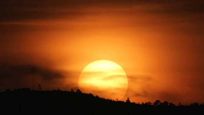 巨大的日落。