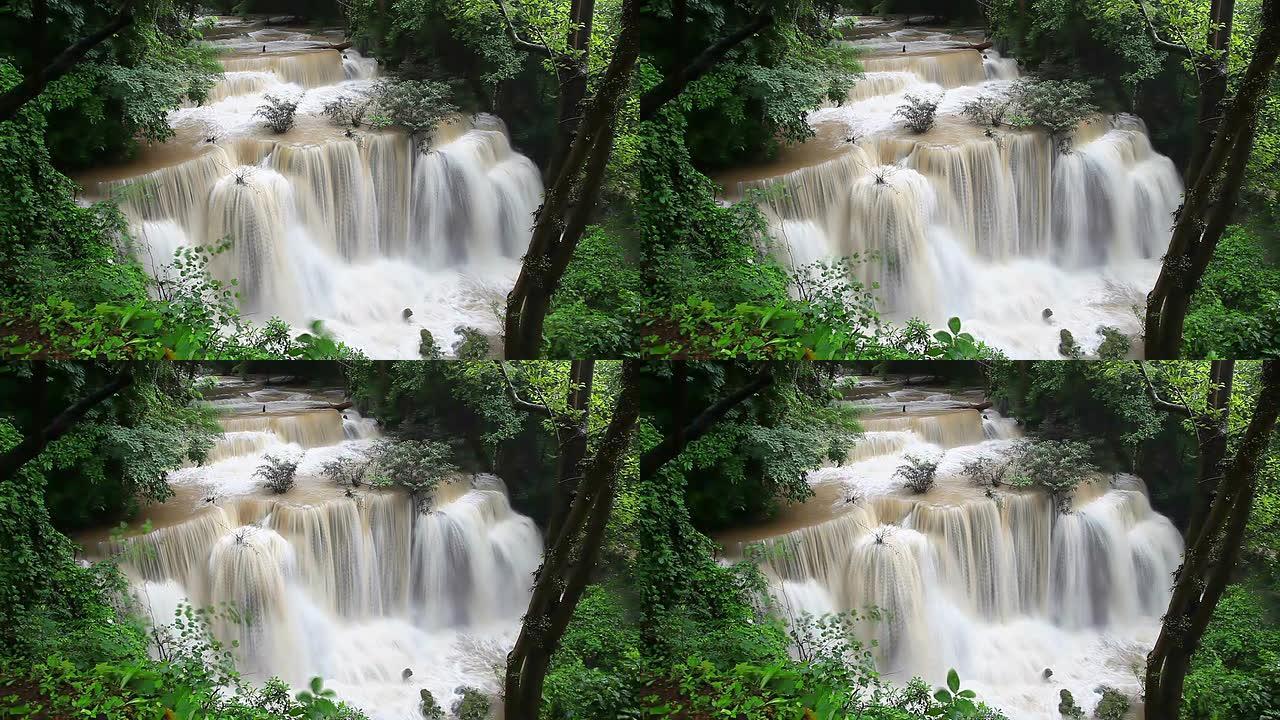热带森林中的瀑布热带森林中的瀑布