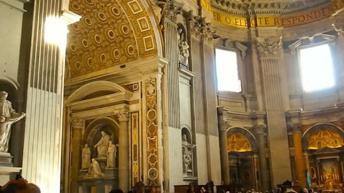 罗马梵蒂冈圣彼得大教堂内