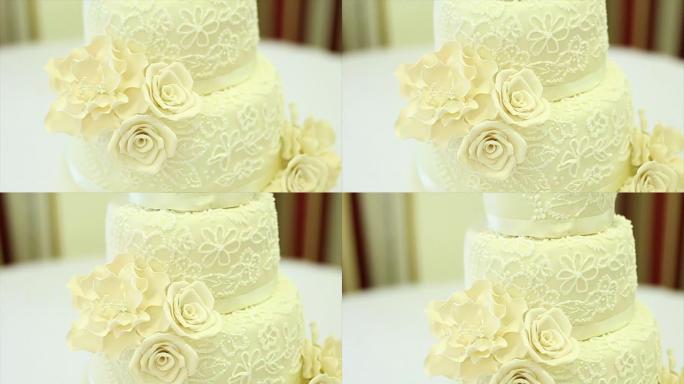 白色结婚蛋糕
