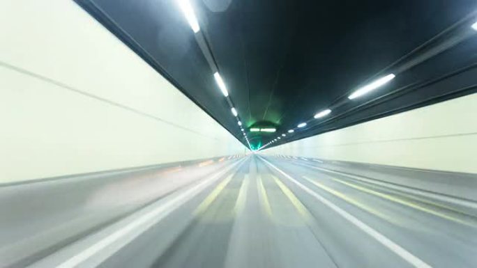 现代城市隧道交通快，时间流逝。