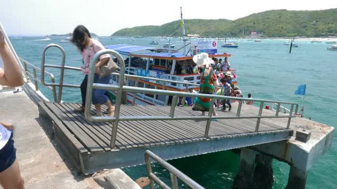 船上的延时人员人流渡轮