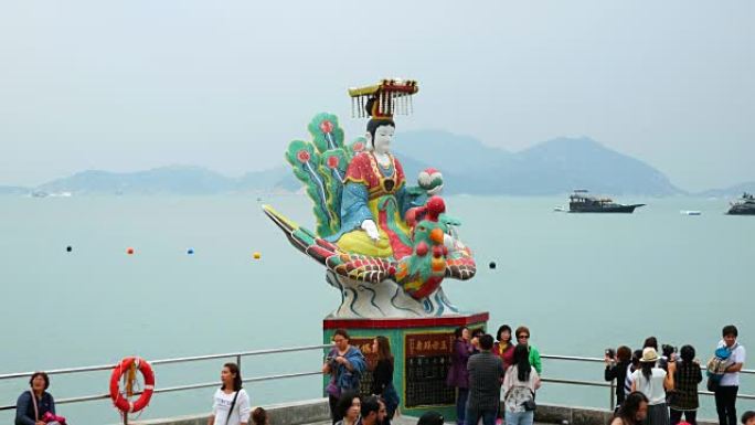 中国香港-2015年10月11日: 位于浅水湾东南端的Kwum Yam道教神社。，香港-天后庙浅水湾