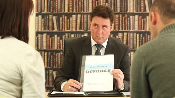 律师/律师与夫妻谈论离婚事宜