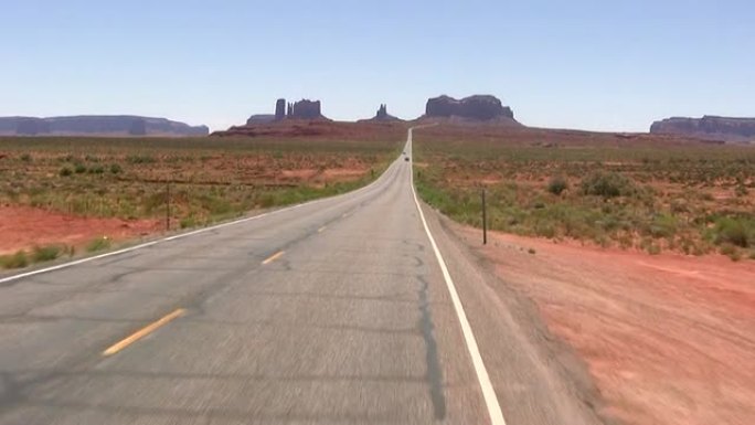 高清：驾车穿越犹他州沙漠