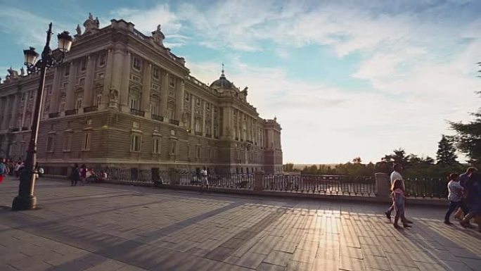 马德里皇家宫殿或皇家宫殿的日落