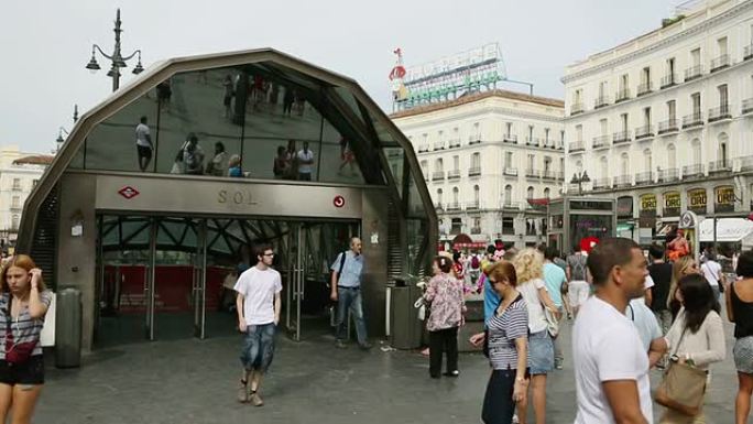 马德里的太阳门广场地铁中心