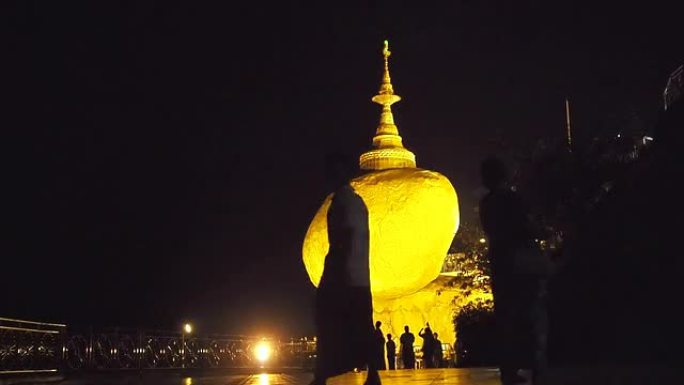Kyaikhtiyo，金色岩石，缅甸黄昏的Kyaiktiyo塔