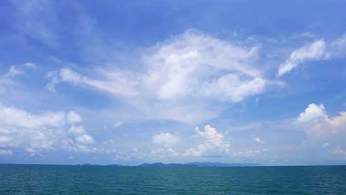 摄影车在海上拍摄Cloudscape