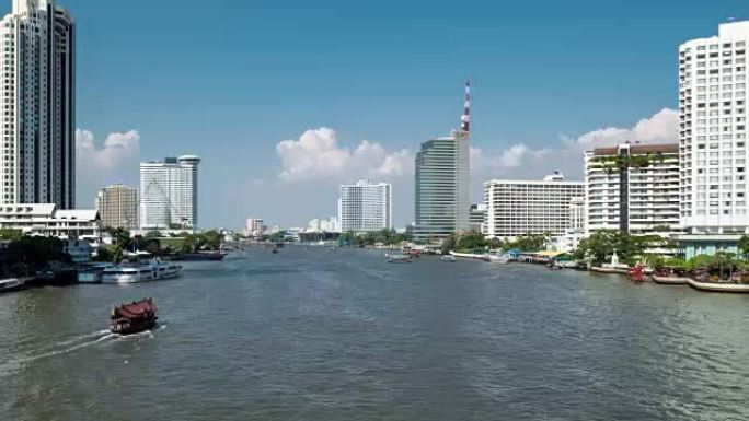 湄南河上河流交通的时间流逝