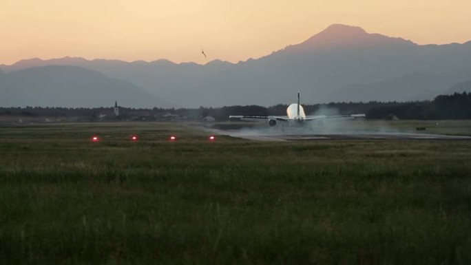 空中客车A300降落在卢布尔雅那布尔尼克机场