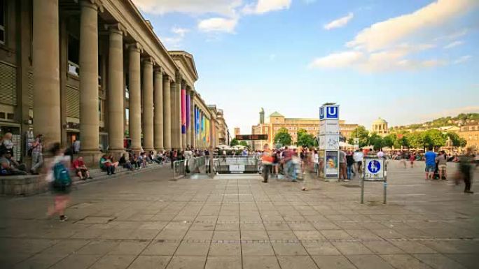 时间流逝: 新宫广场的行人拥挤