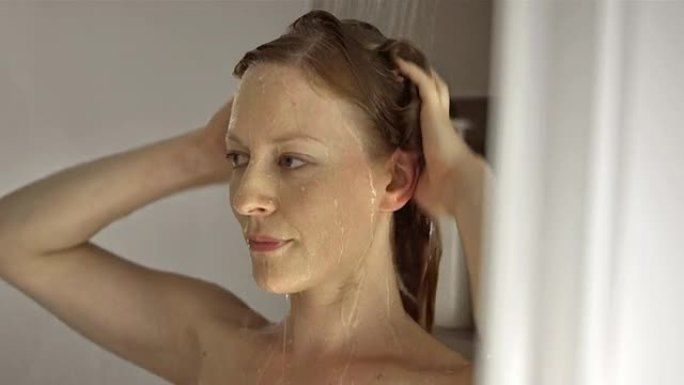 洗澡的女人美女洗澡沐浴淋浴房卫浴广告