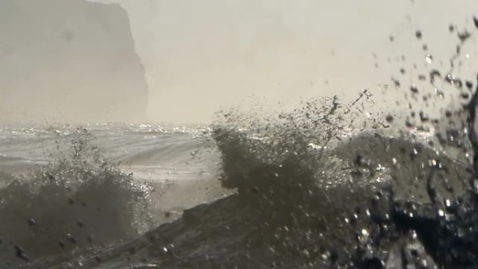 海浪冲击夏威夷北岸