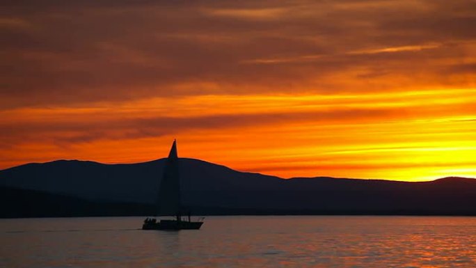 尚普兰湖帆船赛夕阳黄昏小船