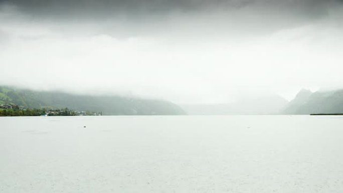 瑞士湖泊附近的雨过天晴